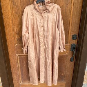 Alorna…a fashionable rain coverlet!